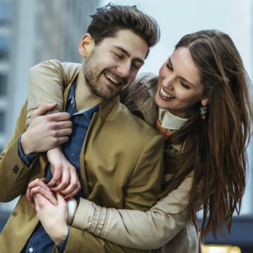 Top 3 chòm sao dễ lên giường với người khác nhất